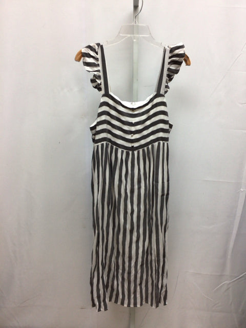 Andree White/Gray Size Medium Sleeveless Dress