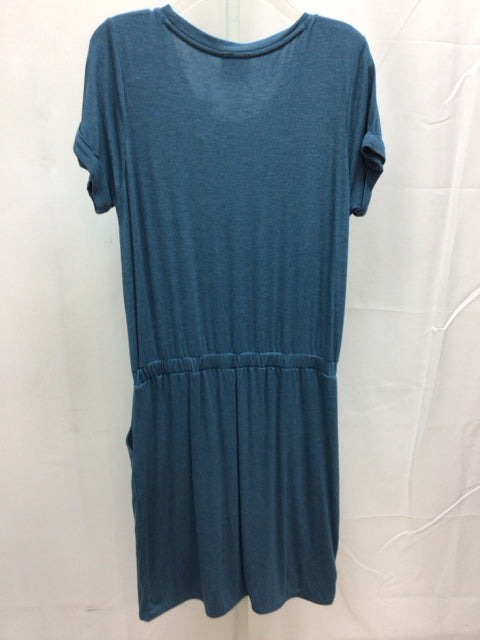 Size Medium 32 Degrees Cool Blue Short Sleeve Dress