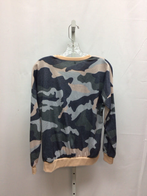 Amazon Essentials Size Small Camoflouge Long Sleeve Top