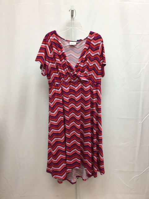 Size 4X Avenue Red/Purple Short Sleeve Dress