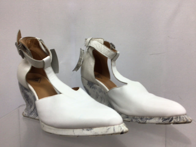 John Fluevog Size 10 White/Gray Designer Shoe