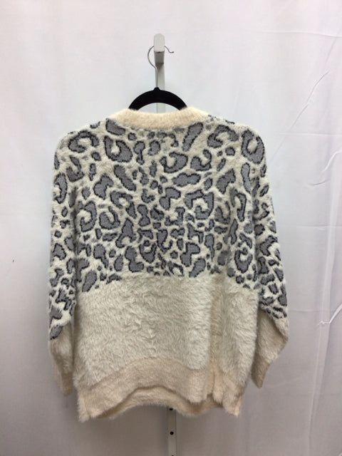 Sisters Size Small Animal Print Long Sleeve Sweater