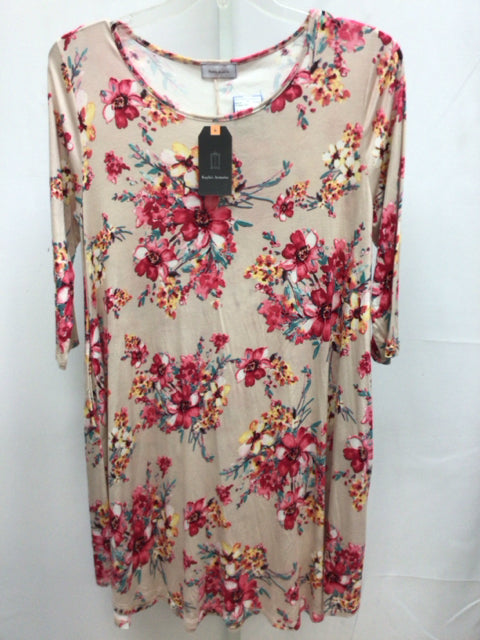 Size Large Tan Floral 3/4 Sleeve Tunic