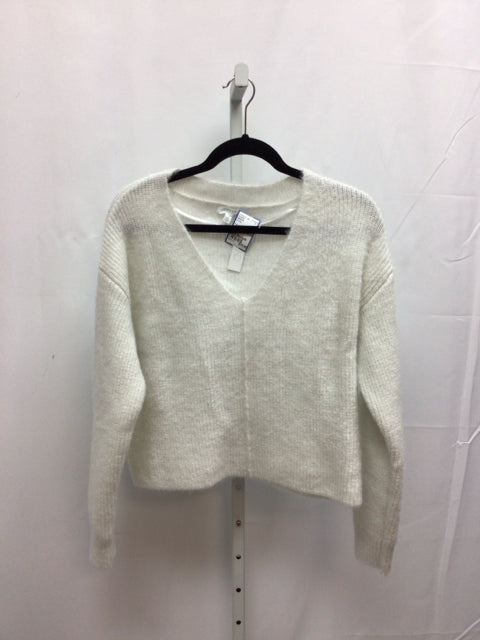 Abound Size Medium White Sweater