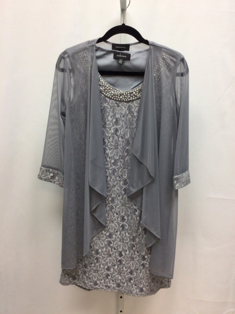 Size 6 R&M Richards Gray Sleeveless Dress