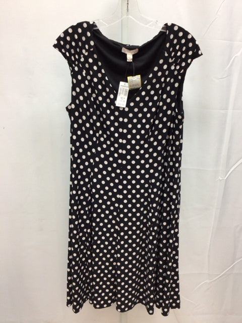 Dressbarn Size 14 Black Dot Short Sleeve Dress